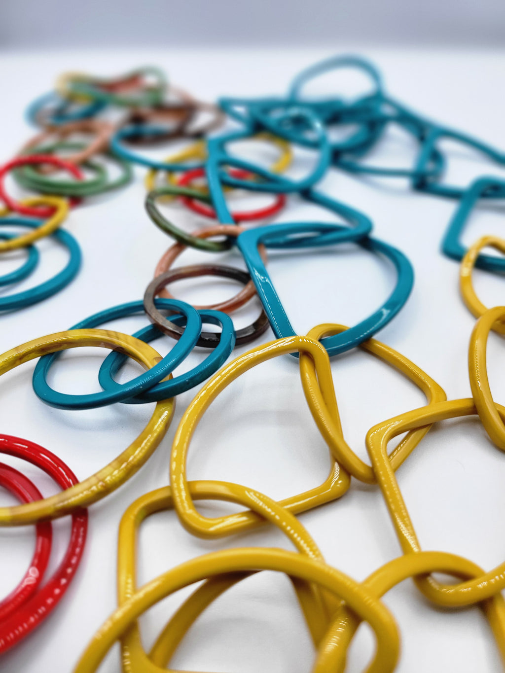 046 - COLLANA in resina con maglie irregolari colore BICOLOR Giallo/Turchese