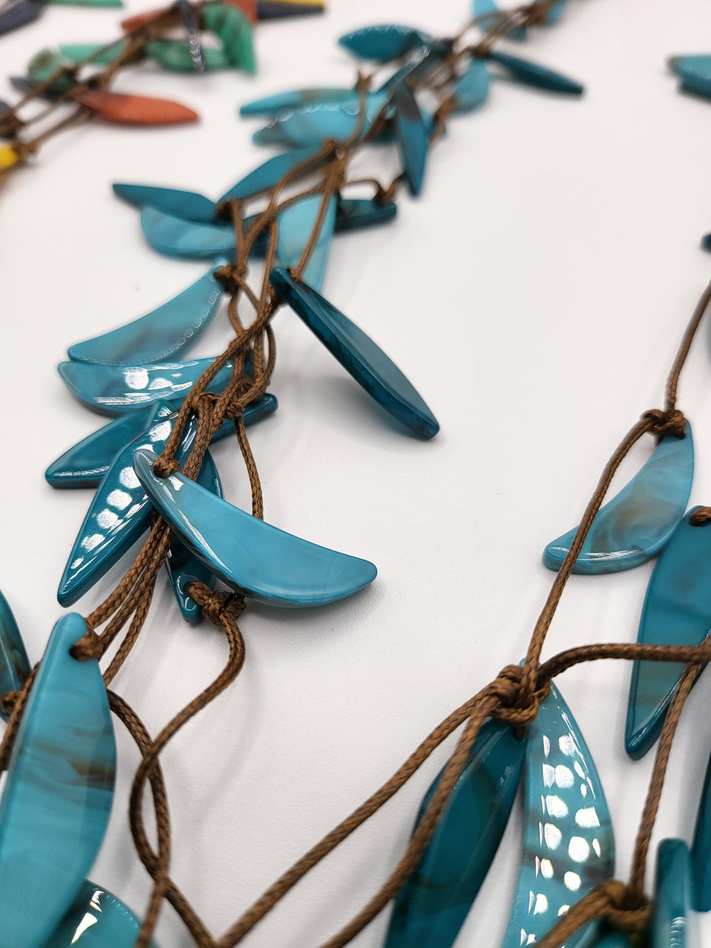 051 - COLLANA in resina il risveglio delle foglie TURCHESE