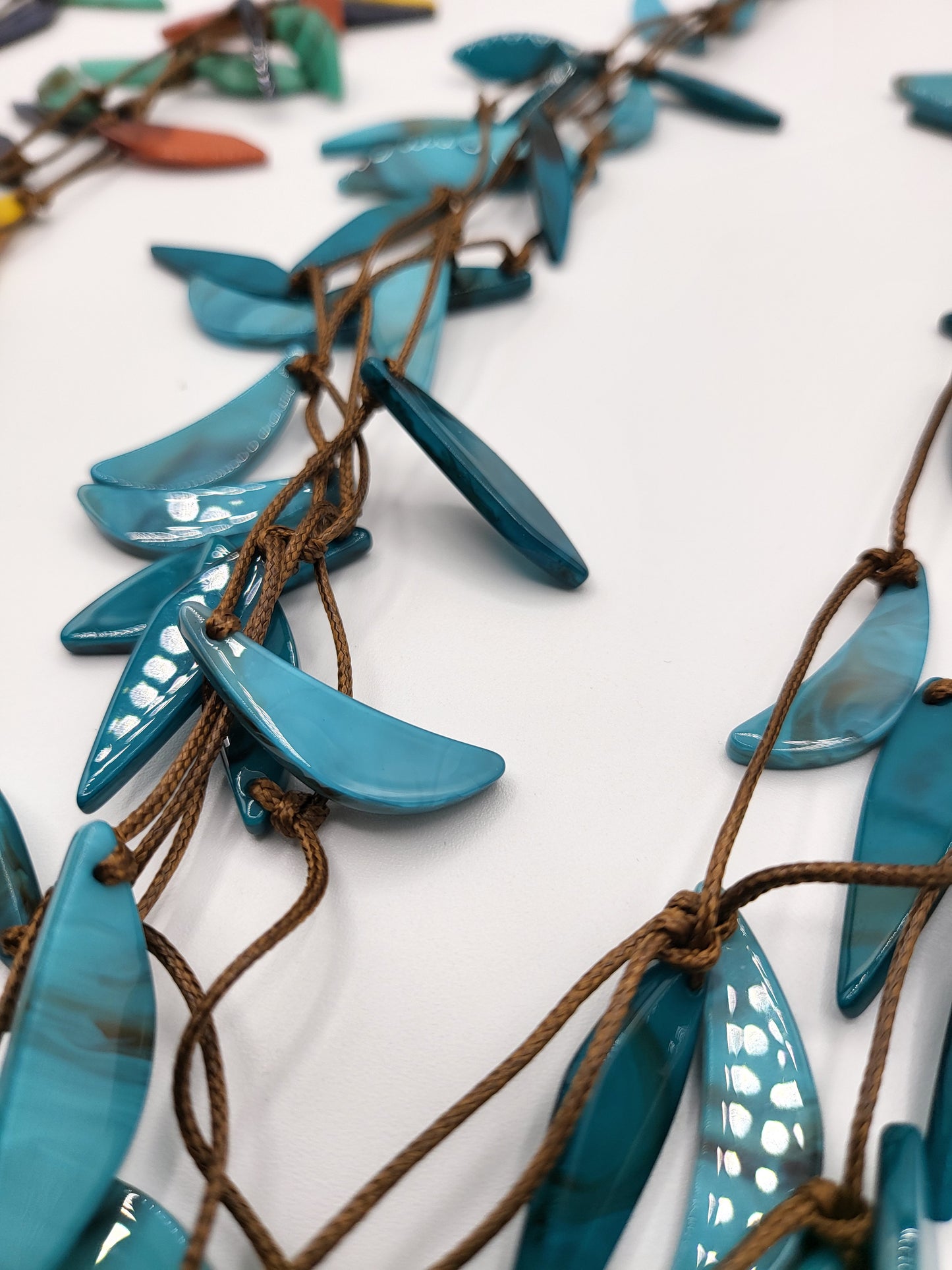 051 - Collier en résine l'éveil des feuilles TURQUOISE