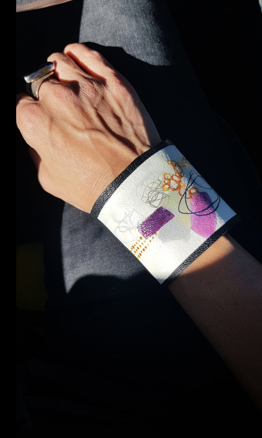 027 - Bracelet en cuir imprimé