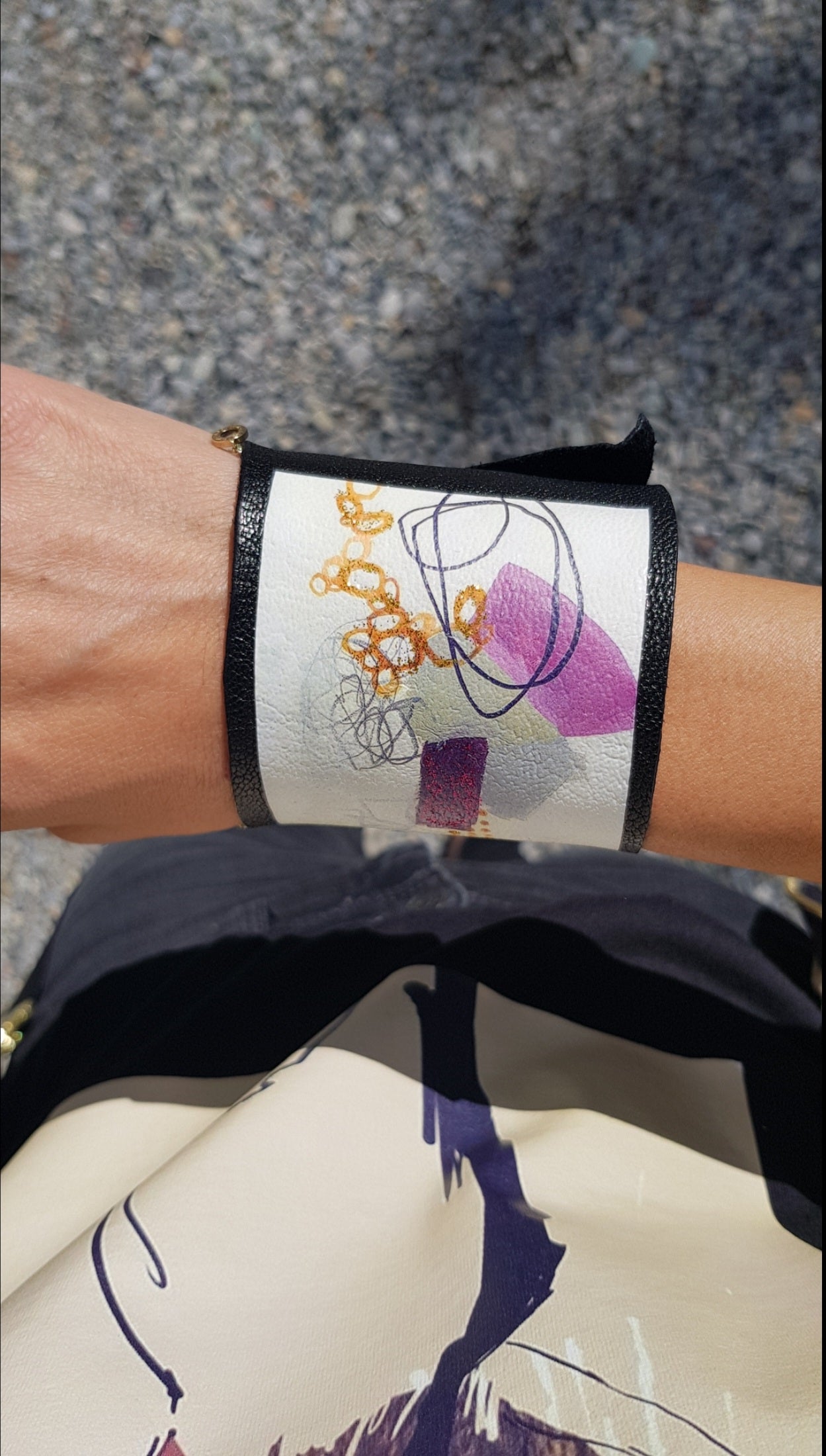 027 - Bracelet en cuir imprimé