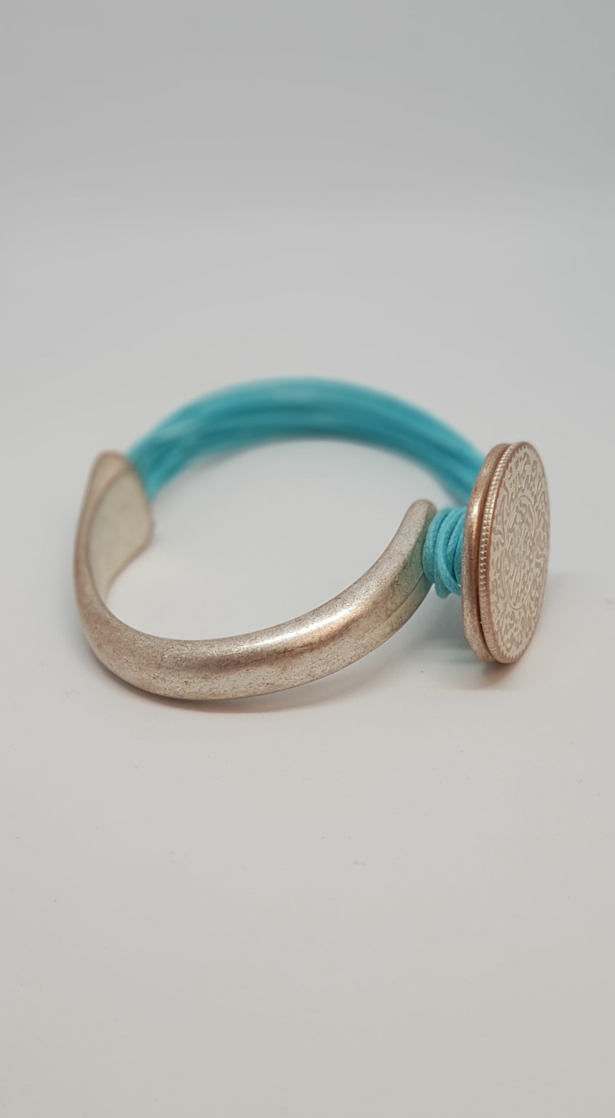 026 - Bracelet semi-rigide avec pièce arabe